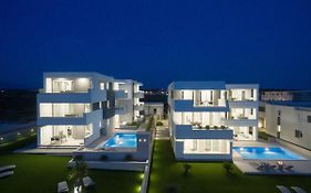 Apartments & Rooms Pool Villas Maris